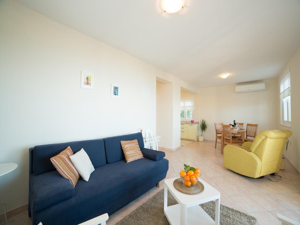 Holiday House Mareta, Sea View Dragove Exterior photo